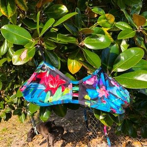 Jolyn tomcat swim top in Tropix print 🌊🌴